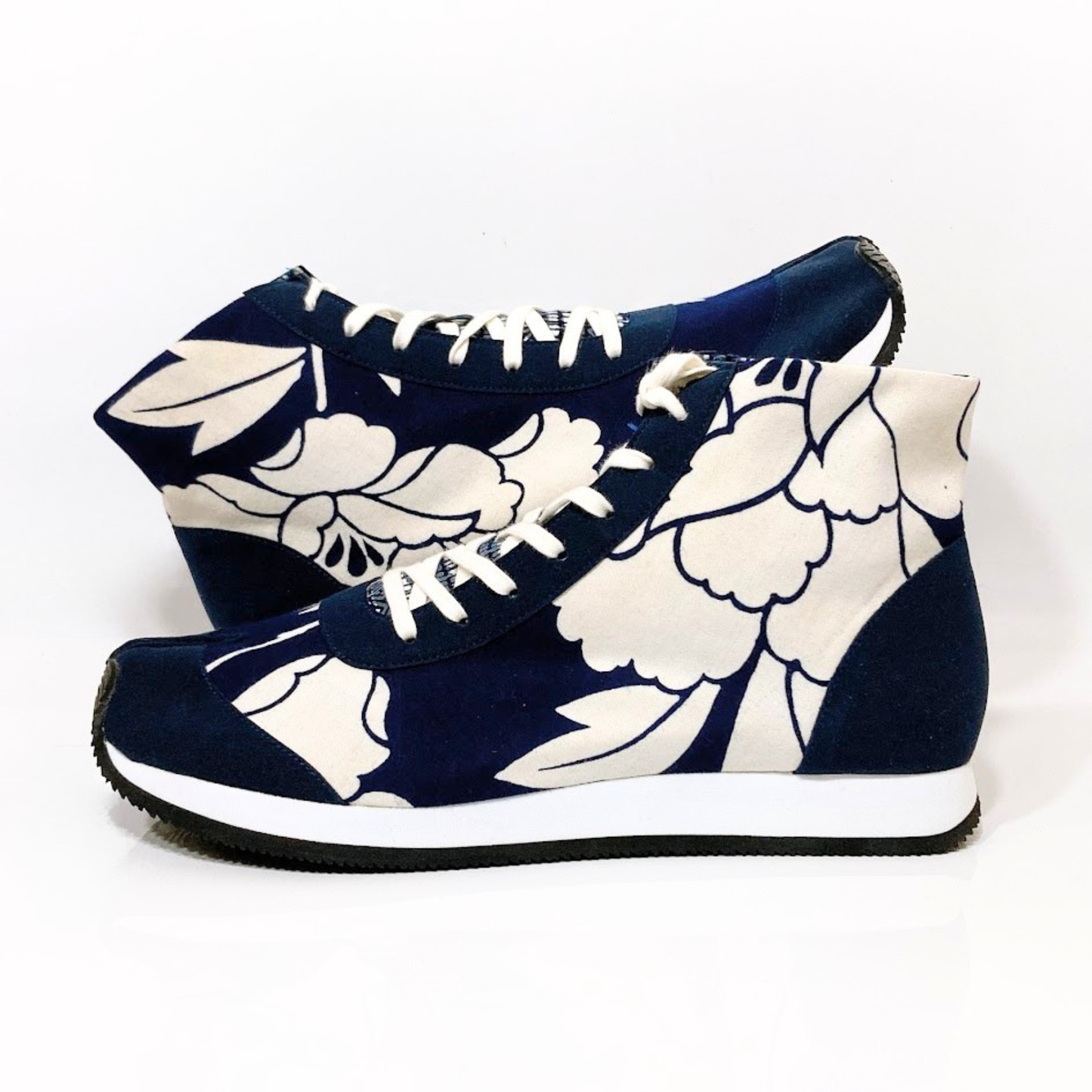 Ninja Tabi Shoes ー Flare White Camelia (No.29 / 27cm)